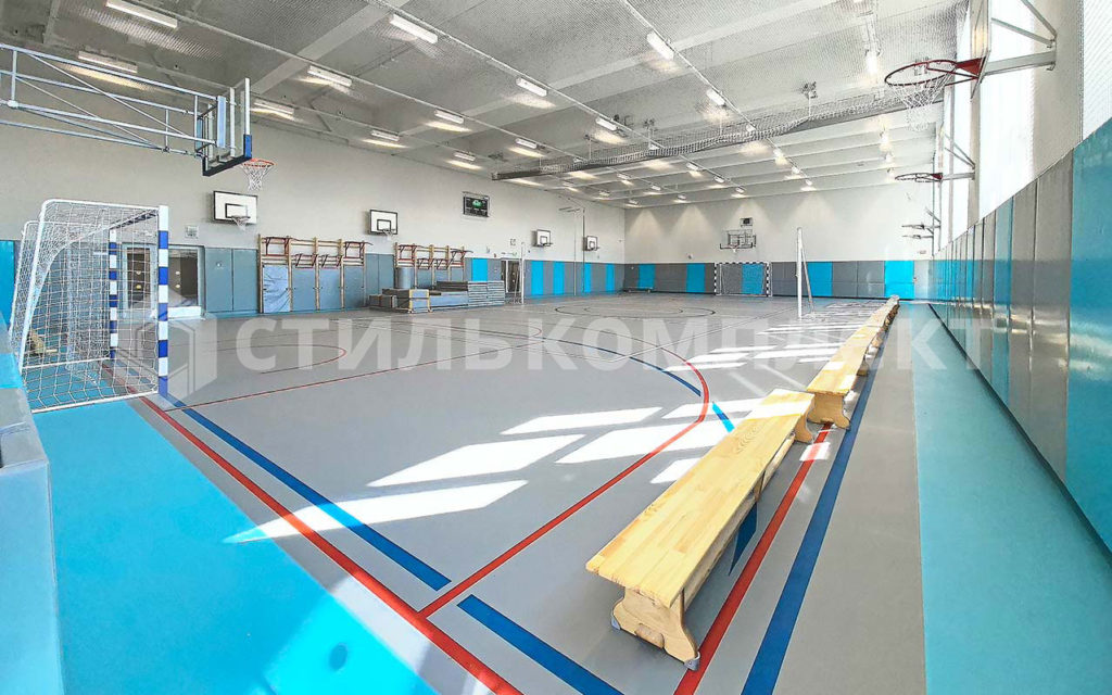 Современный дизайн спортзала в школе с оборудованием от ООО ГК «Стиль Комплект»